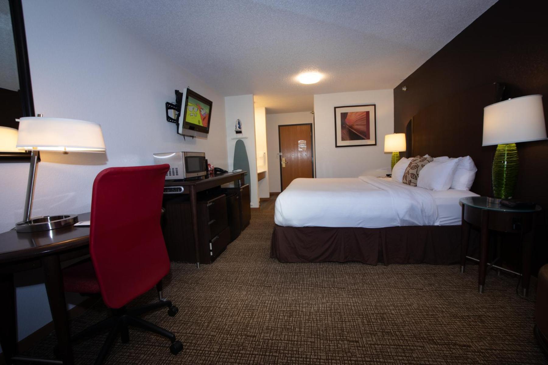 Alliance Hotel & Suites, A Howard Johnson By Wyndham Exterior photo