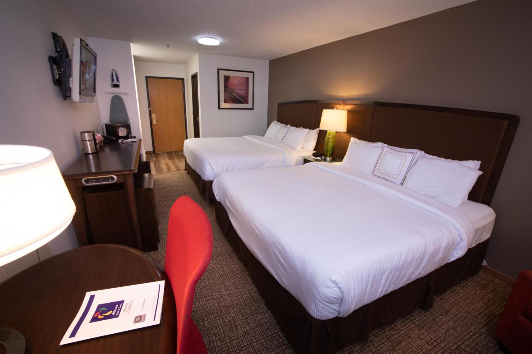Alliance Hotel & Suites, A Howard Johnson By Wyndham Exterior photo
