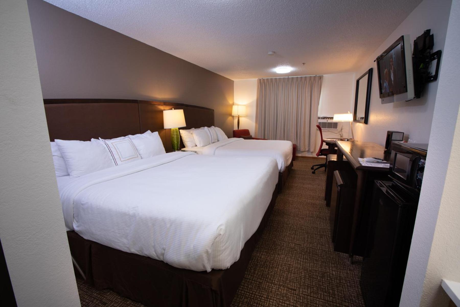 Alliance Hotel & Suites, A Howard Johnson By Wyndham Exterior photo
